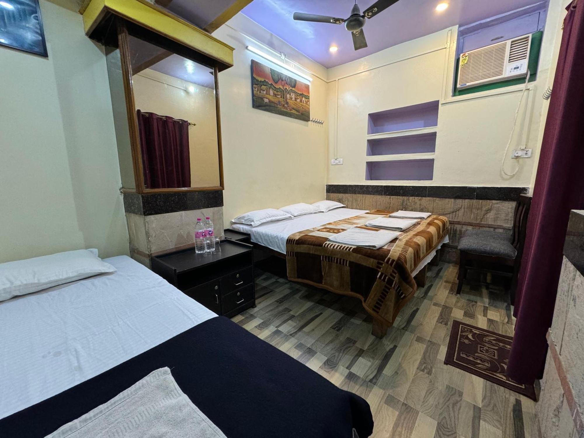 The Golden Lodge Varanasi Exterior foto